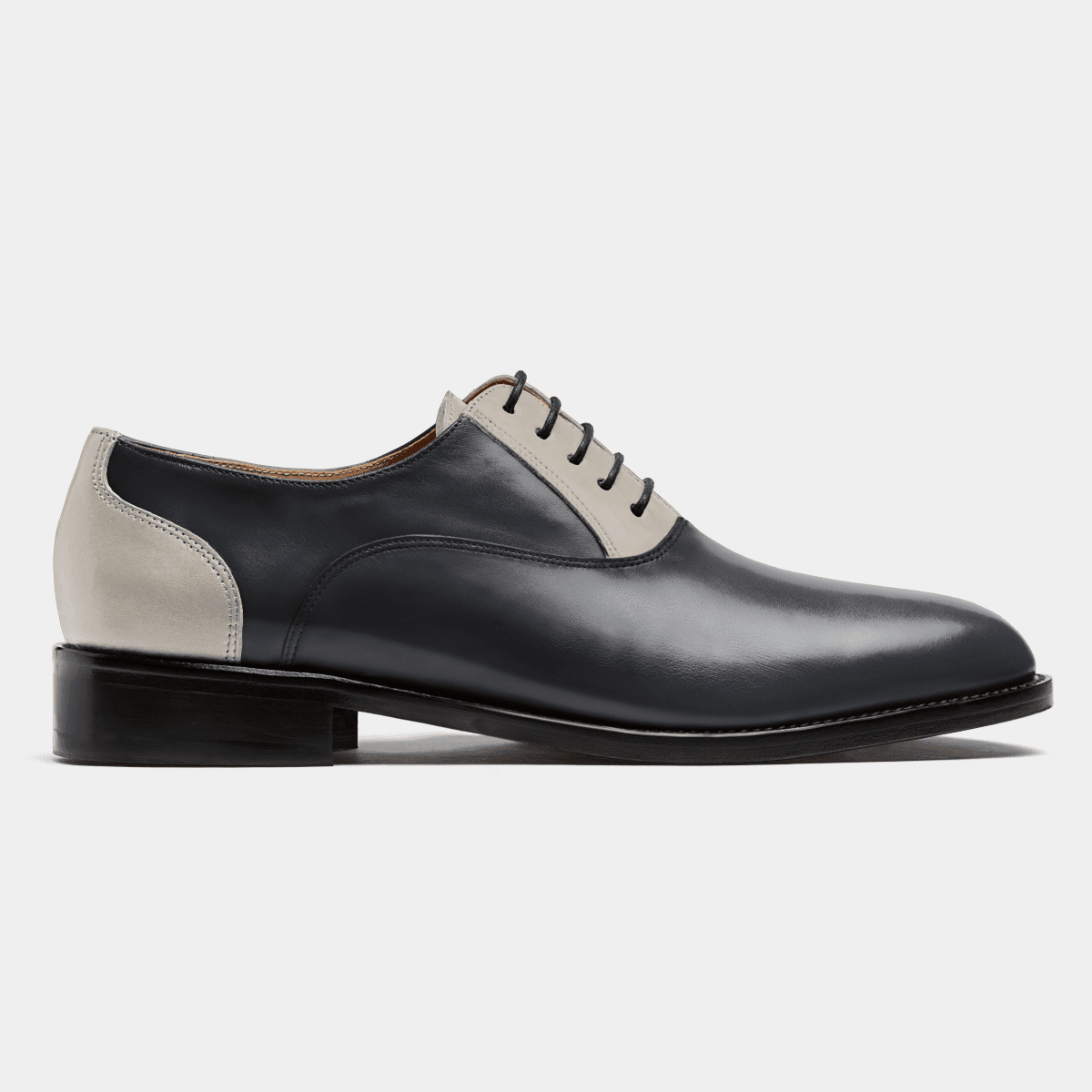 Oxford shoes in blue & white leather