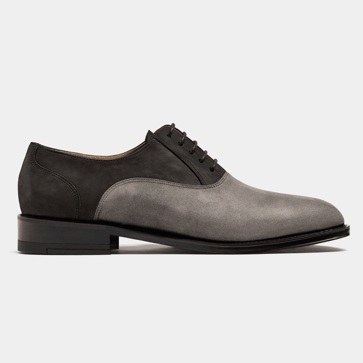 Oxford shoes in gray suede & waxed leather