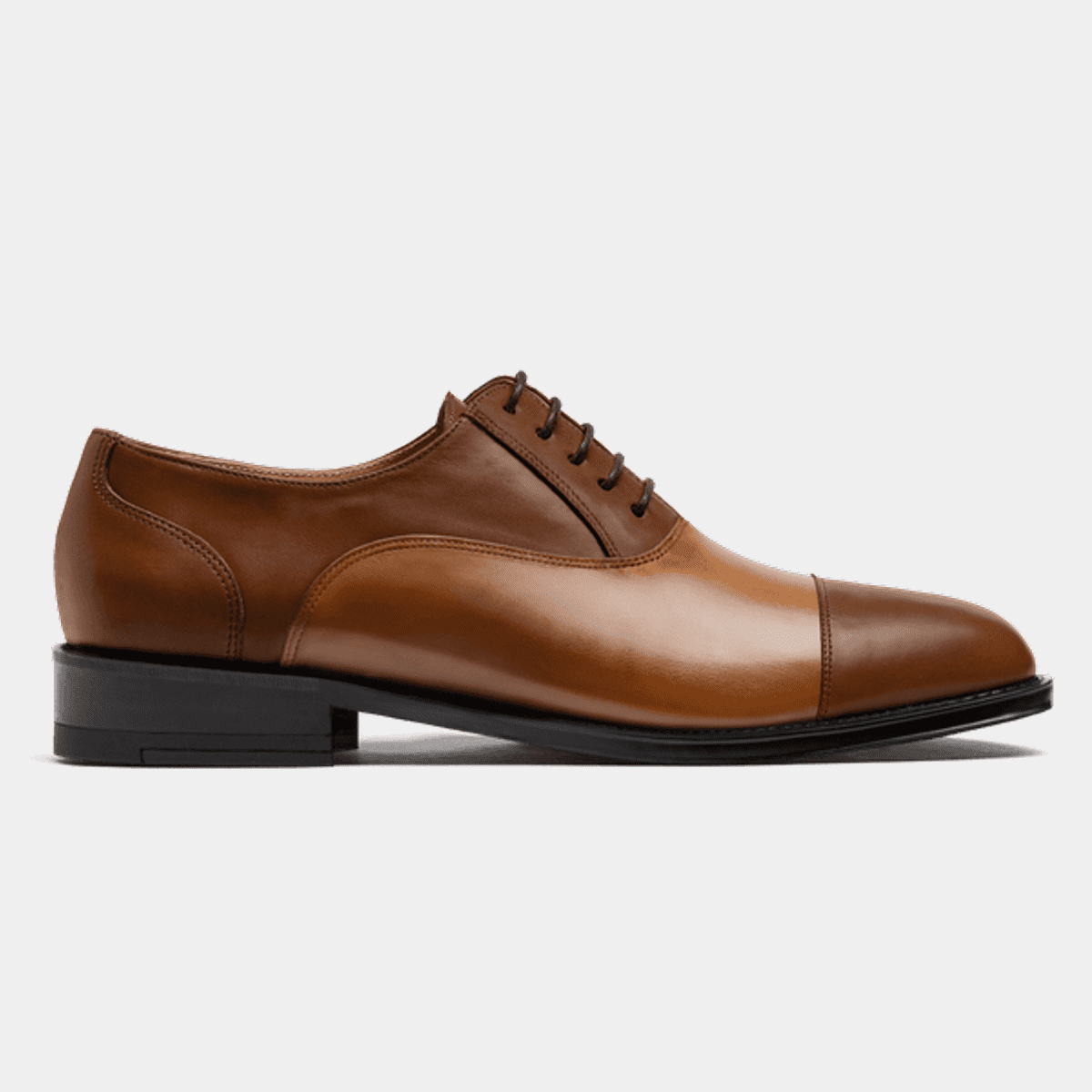 Dr. Martens Size M9 / W10 Beige Oxford Style Shoes Black Soles Yellow Stitching Elegant Brown Leather Oxford Shoes with Cap-Toe Design main image 3