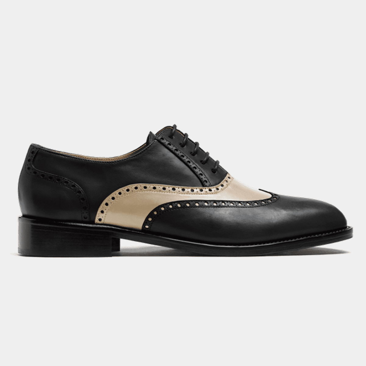 Brogue Shoes in white & black leather
