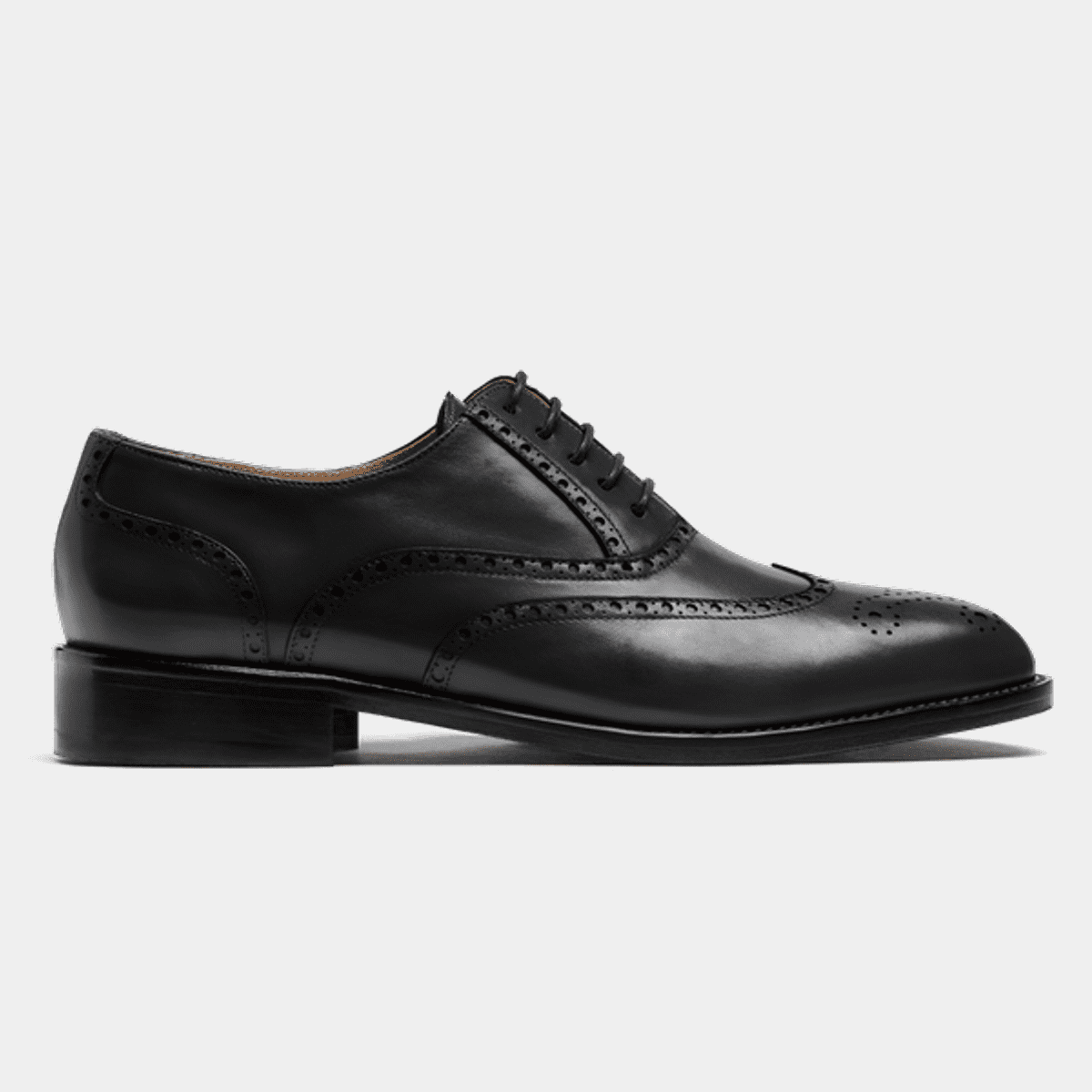 Brogues in black leather