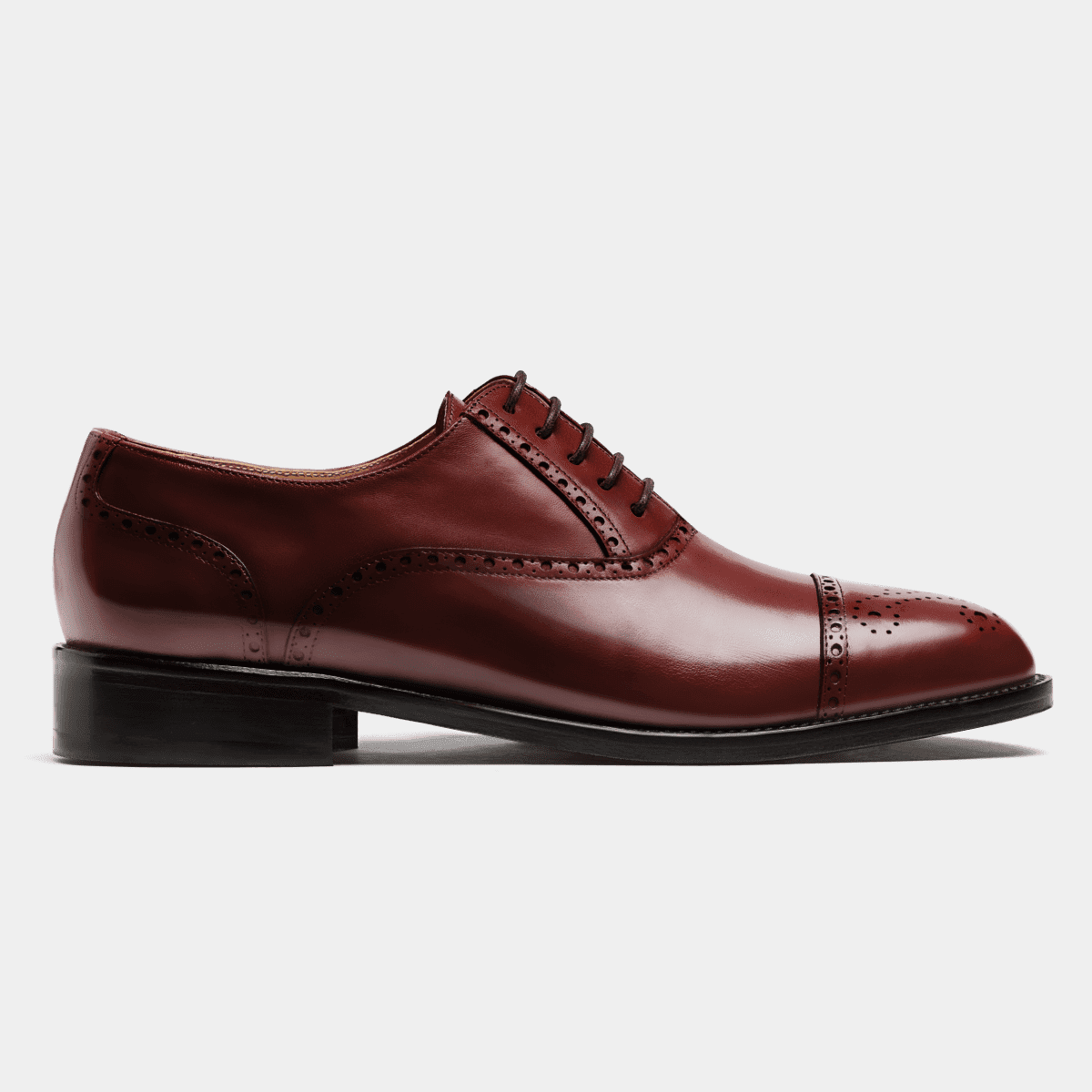 Semi-brogue shoes in burgundy leather
