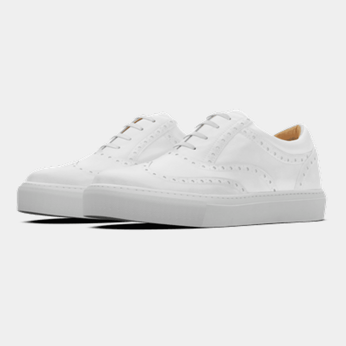 white-sneakers-model-london-hockerty