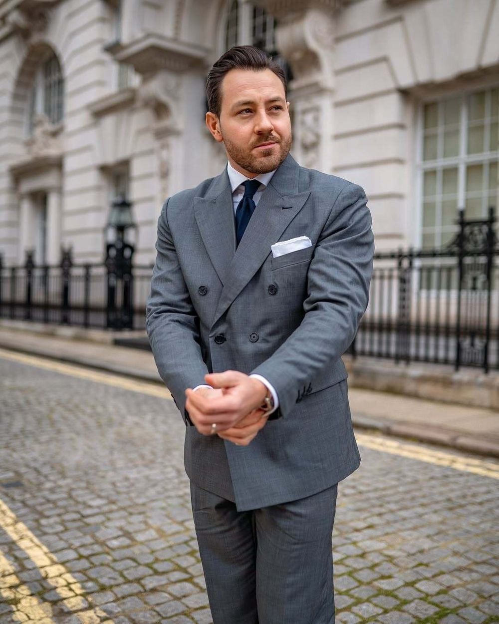 how to wear a double breasted suit