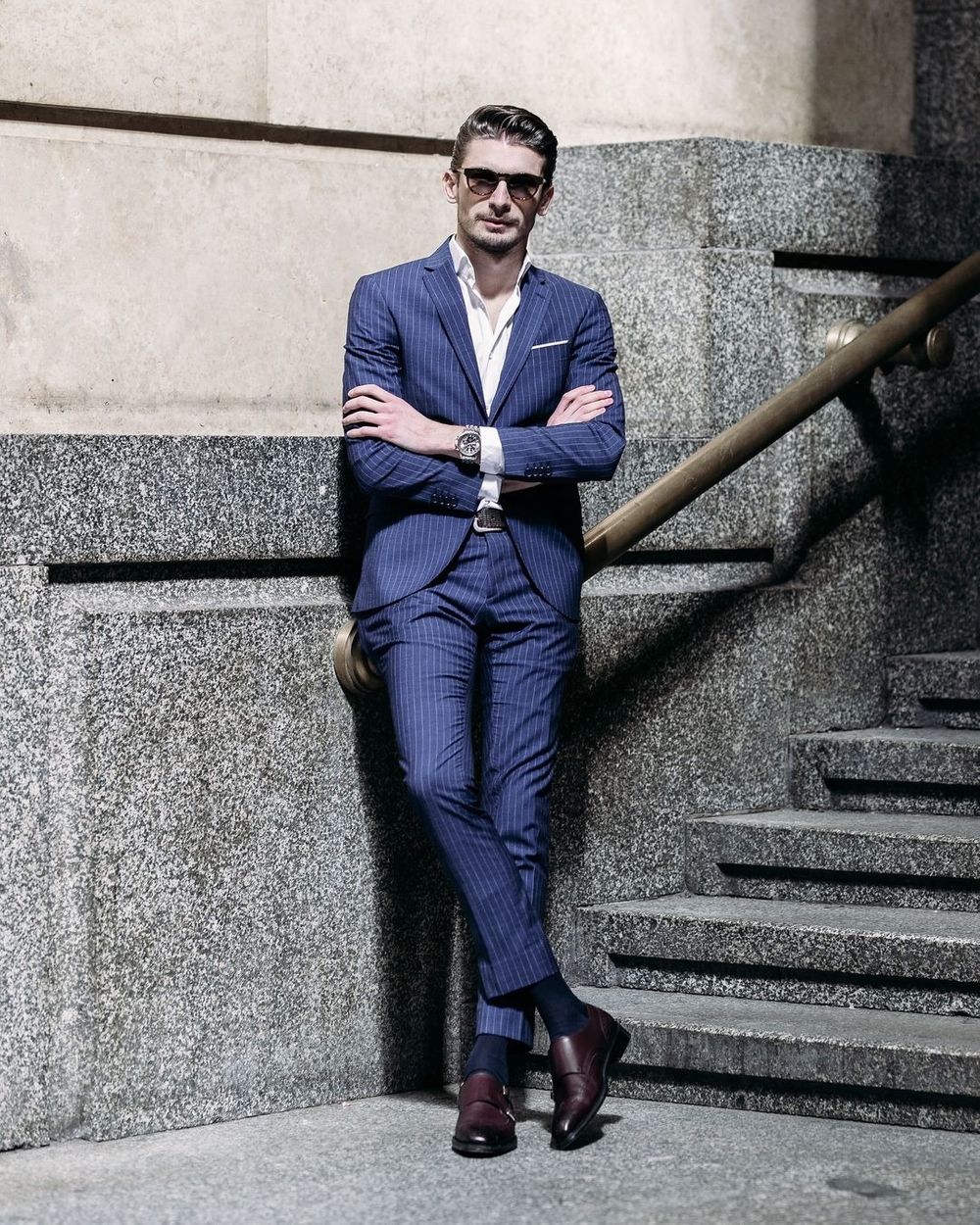 mens navy suit with burgundy tie