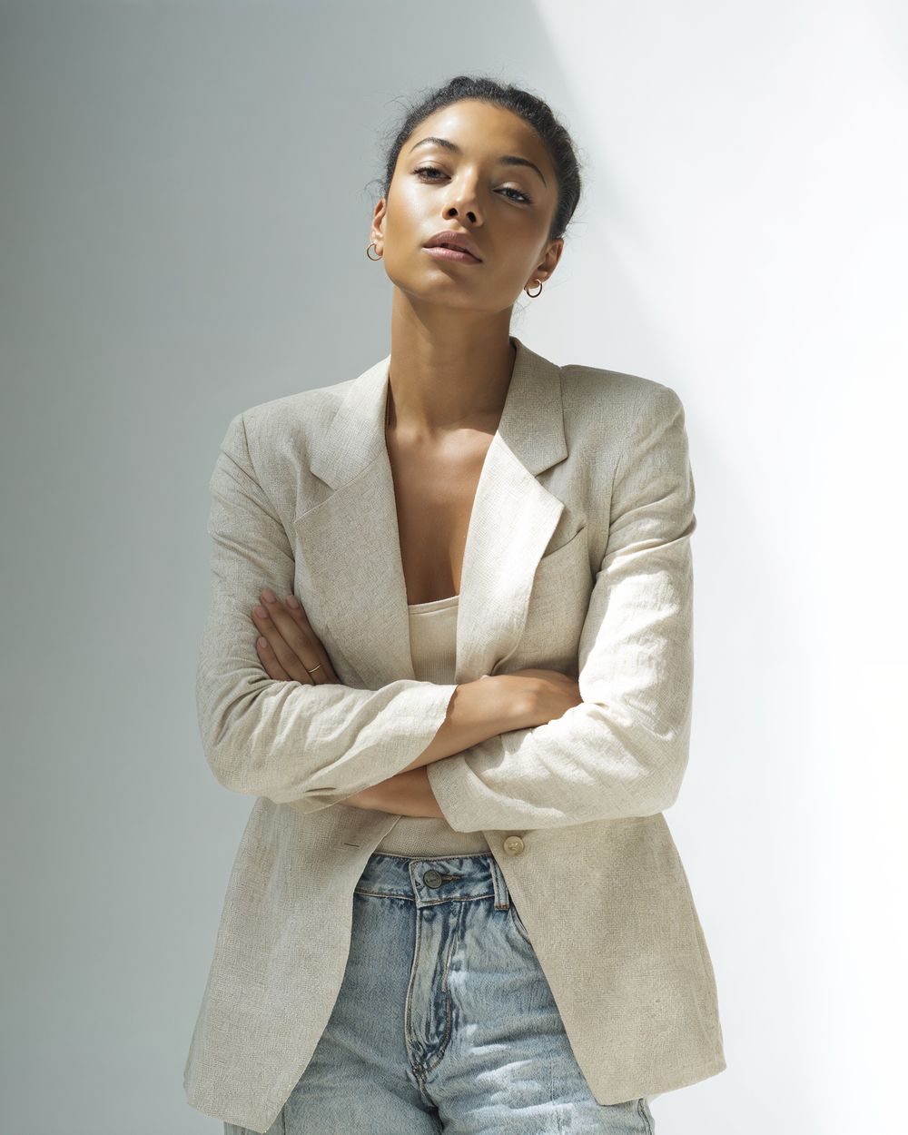 Beige Linen Jacket with Bare Top and Boyfriend Jeans