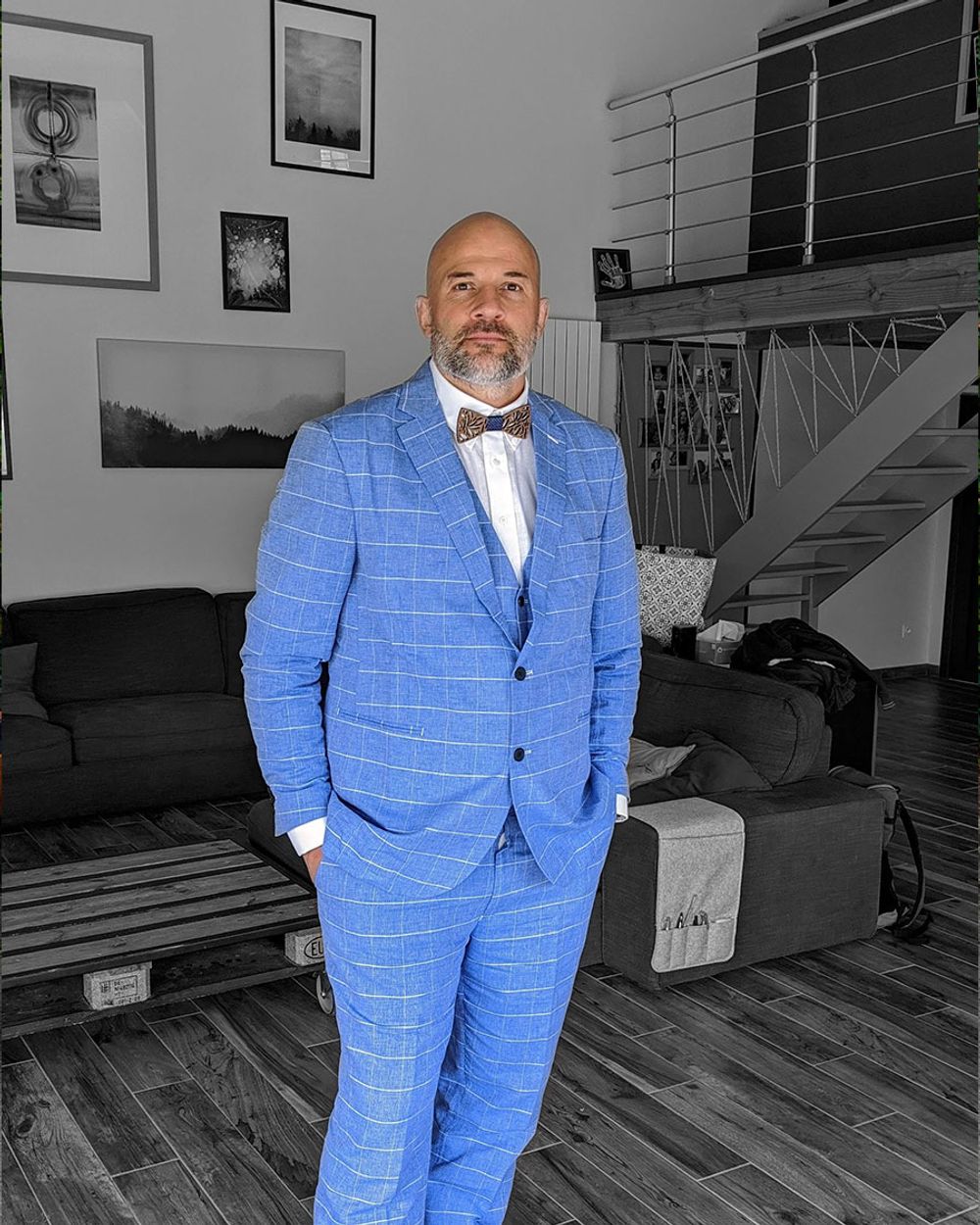 Groom in electric blue linen suit