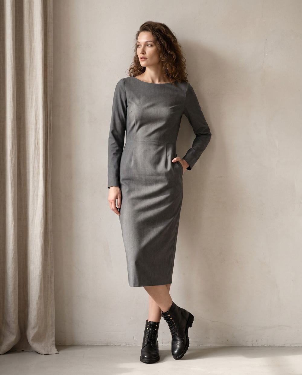 Midi Dress Outfit: Gray Sheath Dress with Black Boots