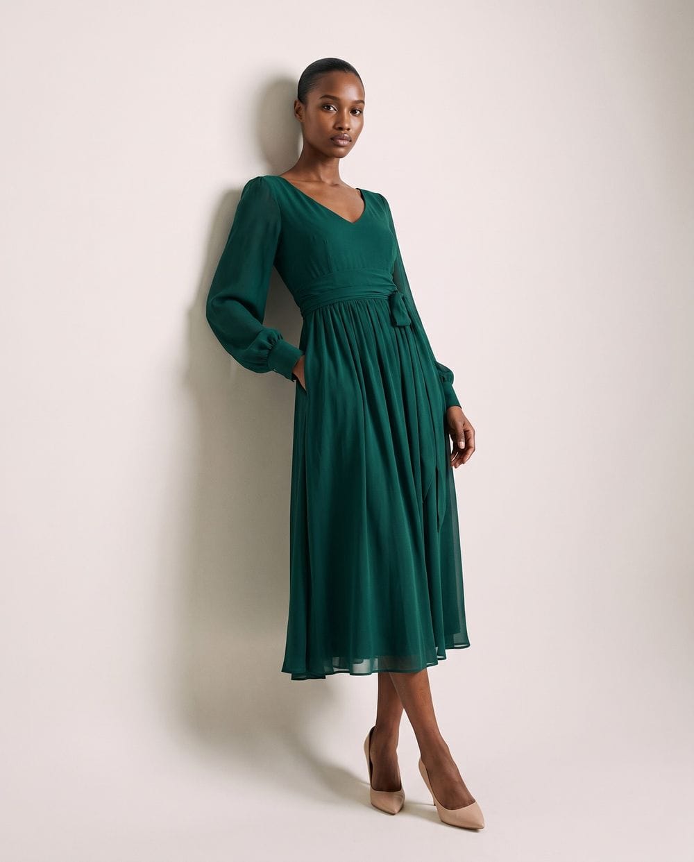 emerald green dress with nude shoes Modest Wedding Guest Heels Size:13 Youth Taylor Swift Wedding Dress Fit_Relaxed Fit 101 cm XL= 10