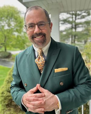 green-double-breasted-suit-yellow-tie