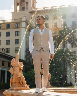 Linen outfit in pale hues
