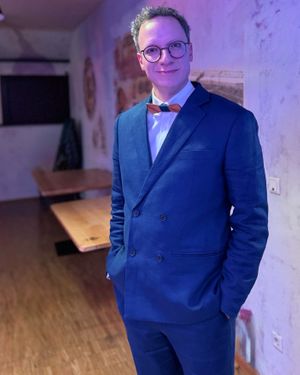 Navy Blue Linen Double-Breasted Suit Look