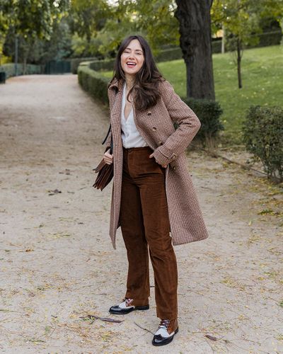 Natural hues outfit with boots and wool coat