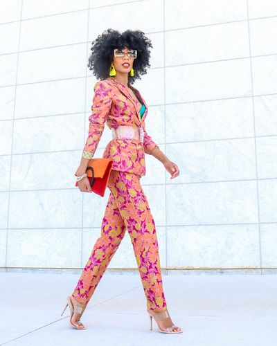 Floral suit in fuchsia shades