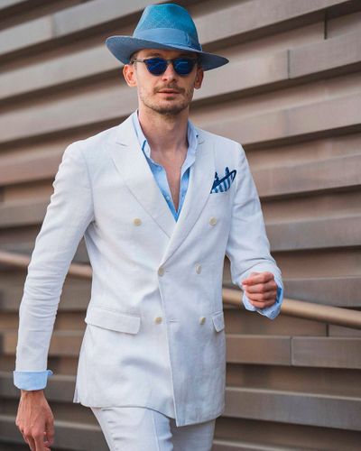 Outfit Pitti Uomo traje lino blanco y camisa azul | Hockerty