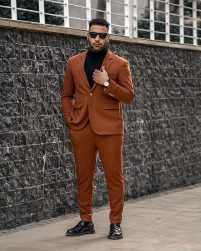 Terracotta suit with black turtleneck and black shoes